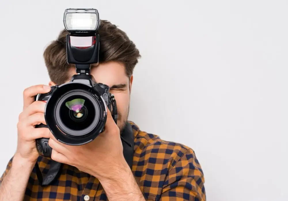 Jak prawidłowo zsynchronizować lampę błyskową z aparatem - poradnik fotografa