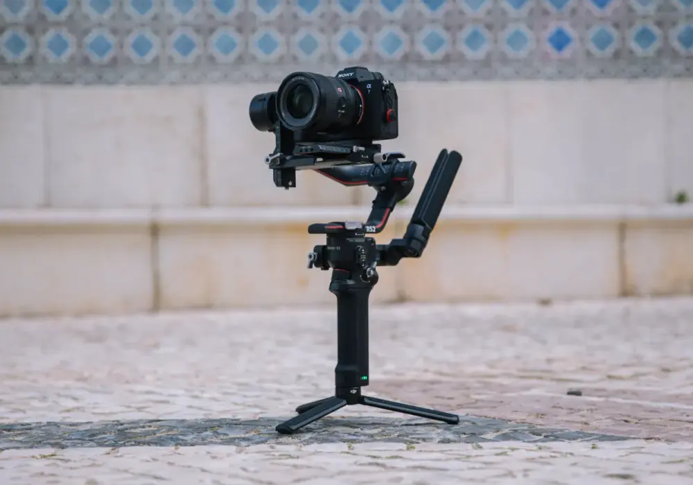 Jak wybrać idealny gimbal do aparatu: porównanie topowych modeli 2025