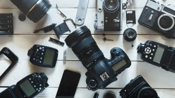Jaki pierwszy aparat fotograficzny wybrać? Kluczowe porady i modele dla początkujących